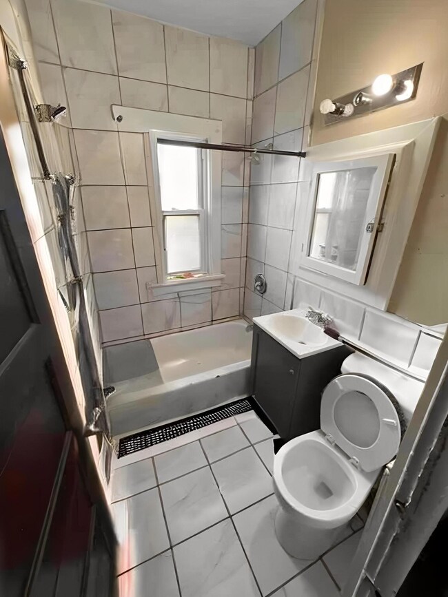 2716 N 23rd St unit 2718, Milwaukee, WI 53206 - photo 5