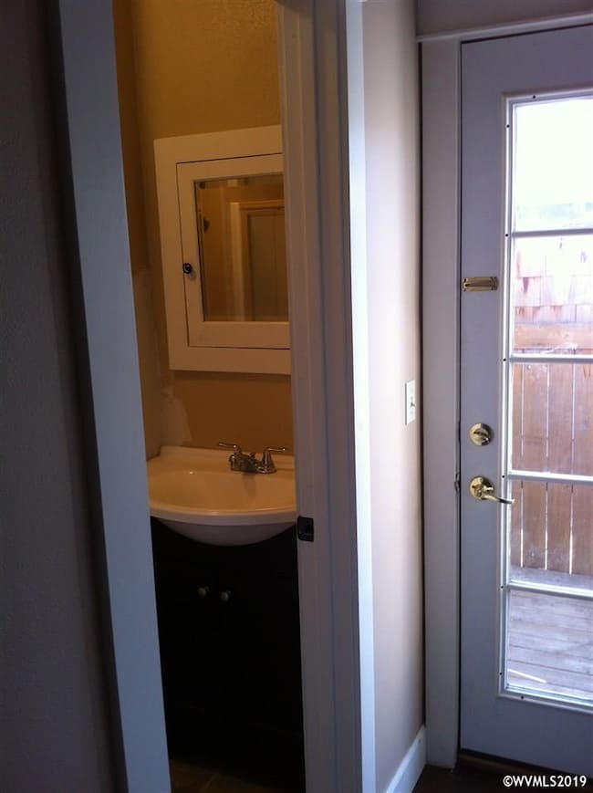 190 N Cleveland St, Mount Angel, OR 97362 - photo 5