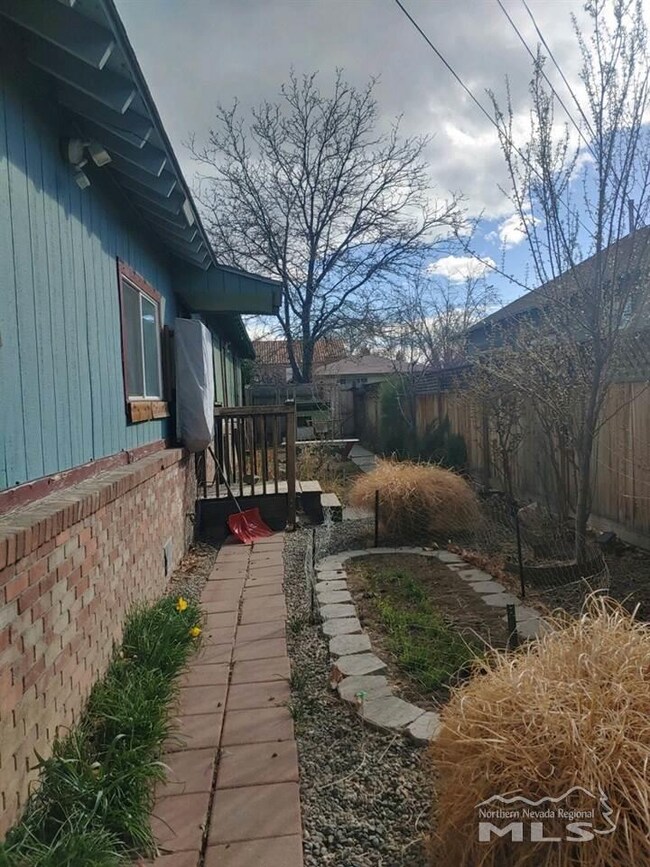 734 F St unit B, Sparks, NV 89431 - photo 3