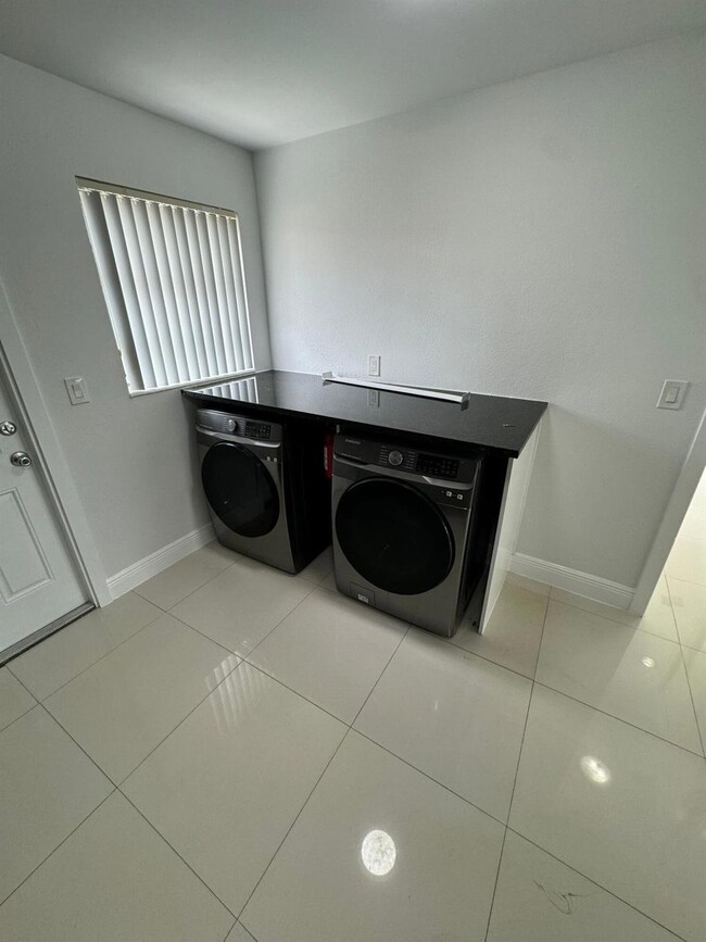 512 SW 7th St unit 1, Hallandale Beach, FL 33009 - photo 7