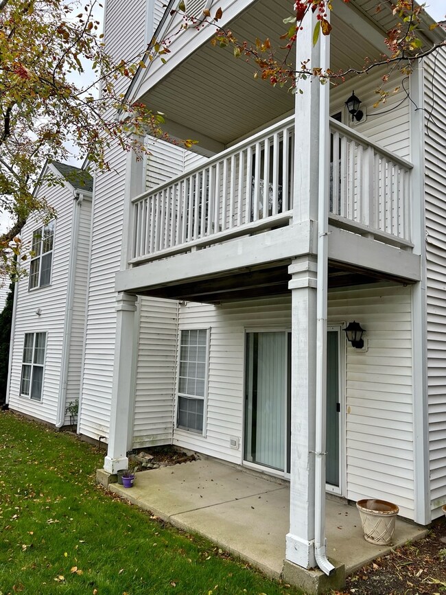 132 Pembroke Cir unit 7A, Lake Bluff, IL 60044 - photo 2