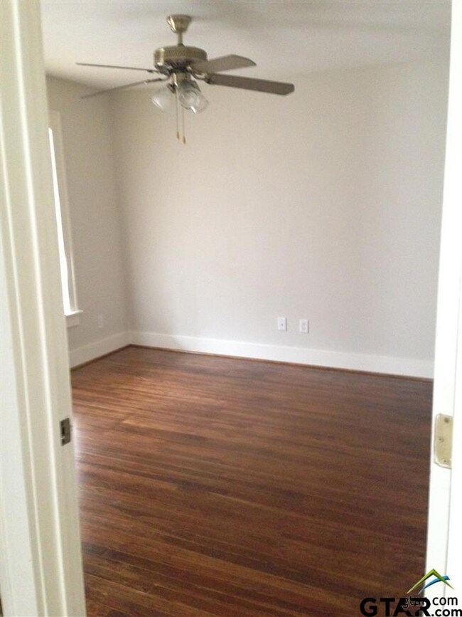 2106 2106 Belmont Dr, Tyler, TX 75701 - photo 4