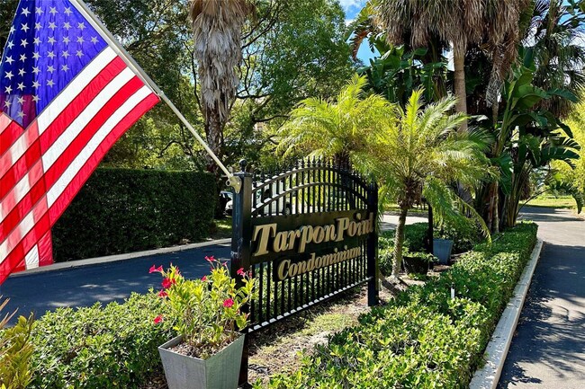 207 Tarpon Point, Tarpon Springs, FL 34689 | MLS# MFRU8217838 | Homes.com