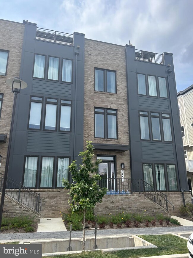 8151 Greenpoint Place, Rockville, MD 20855 - photo 2