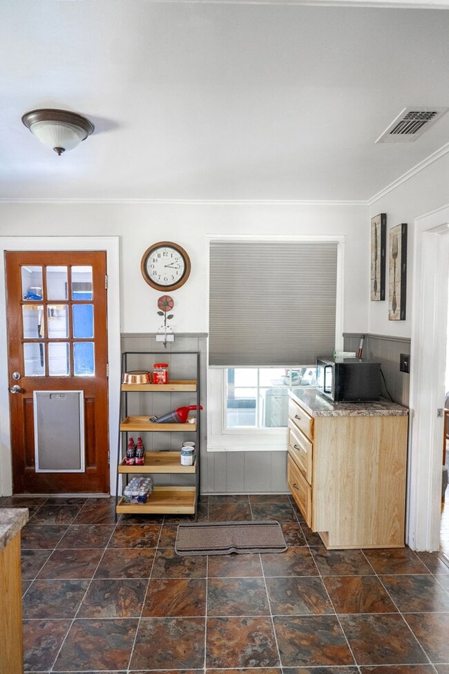 217 Burk St, Nacogdoches, TX 75964 - photo 4