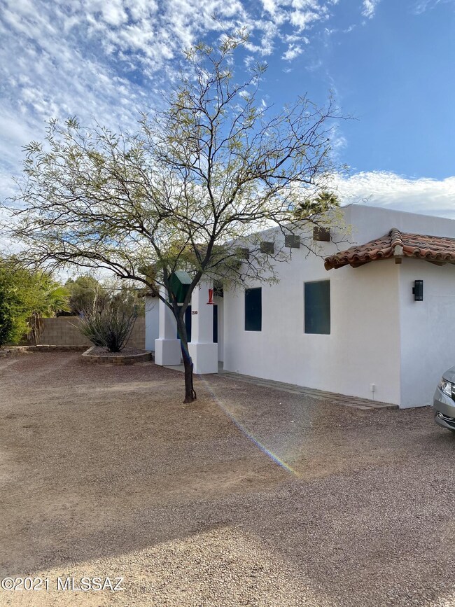 2330 E Prince Rd, Tucson, AZ 85719 - photo 4