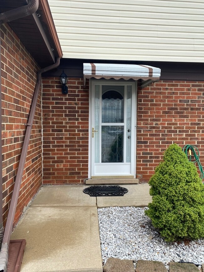 7250 W 84th St unit E, Bridgeview, IL 60455 - photo 2