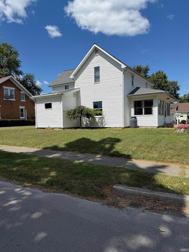 506 Sprunger St, Berne, IN 46711 - photo 2