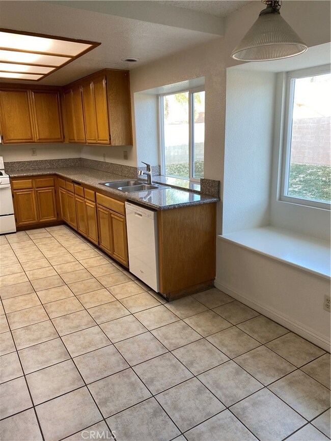 5067 N Varsity Ave, San Bernardino, CA 92407 - photo 4