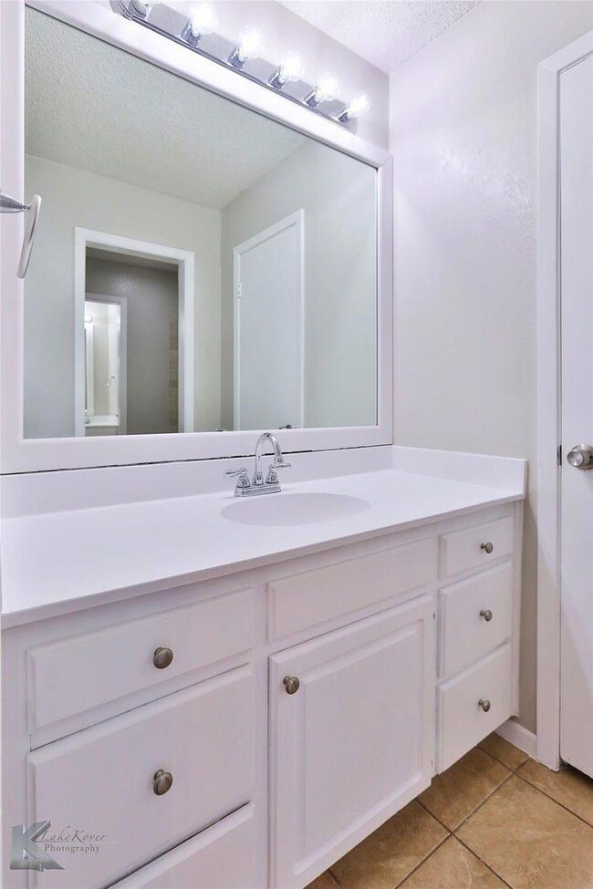 3242 Woodhollow Cir, Abilene, TX 79606 - photo 6