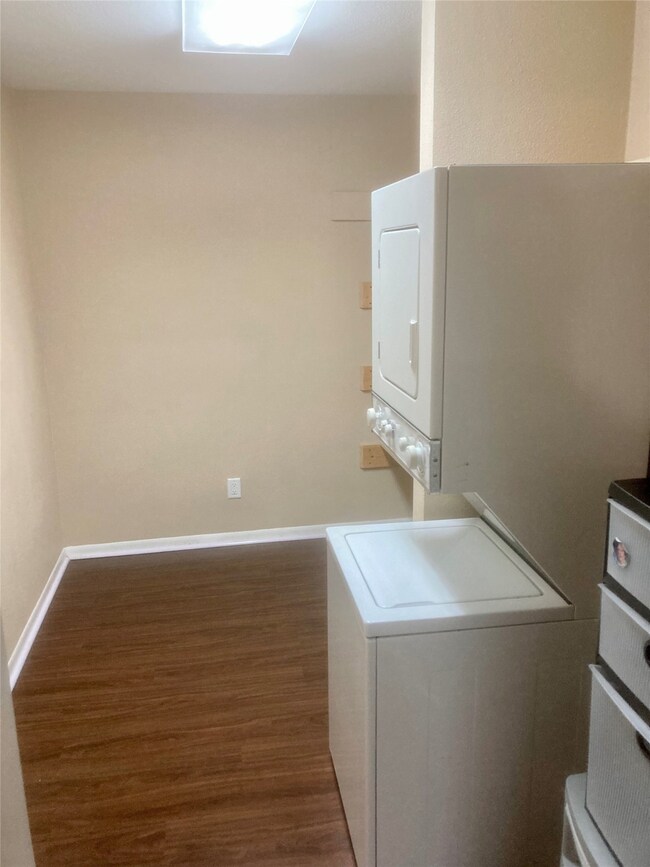 6924 Lasker Dr, Galveston, TX 77551 - photo 3