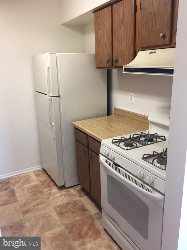 106 Mountain Rd unit 3C, Glen Burnie, MD 21060 - photo 2