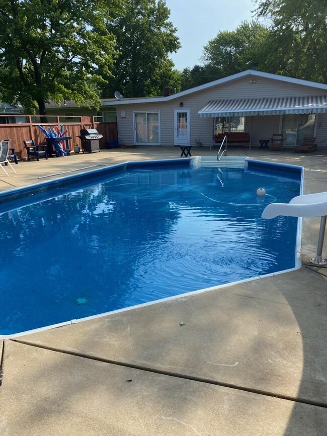 11710 Burr St, Crown Point, IN 46307 - photo 4