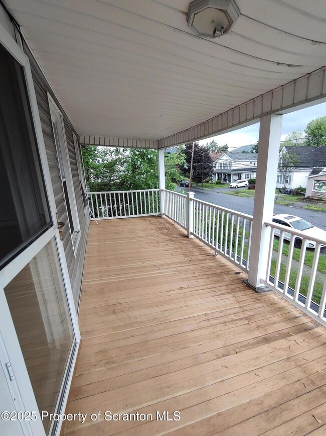 612 E Market St unit 2nd flr, Scranton, PA 18509 - photo 7