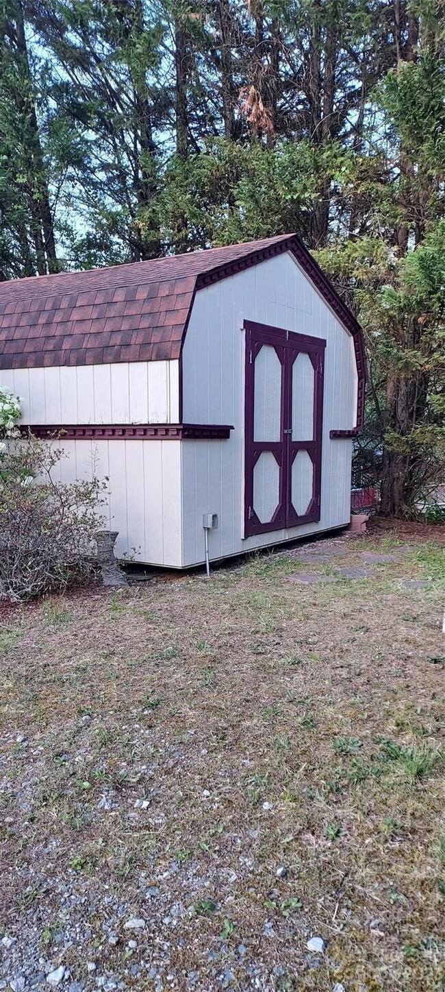 49 Bradford Terrace Ln, Hendersonville, NC 28792 - photo 3