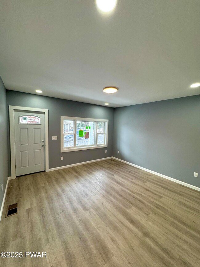 408 W Grove St unit Lower, Scranton, PA 18510 - photo 2