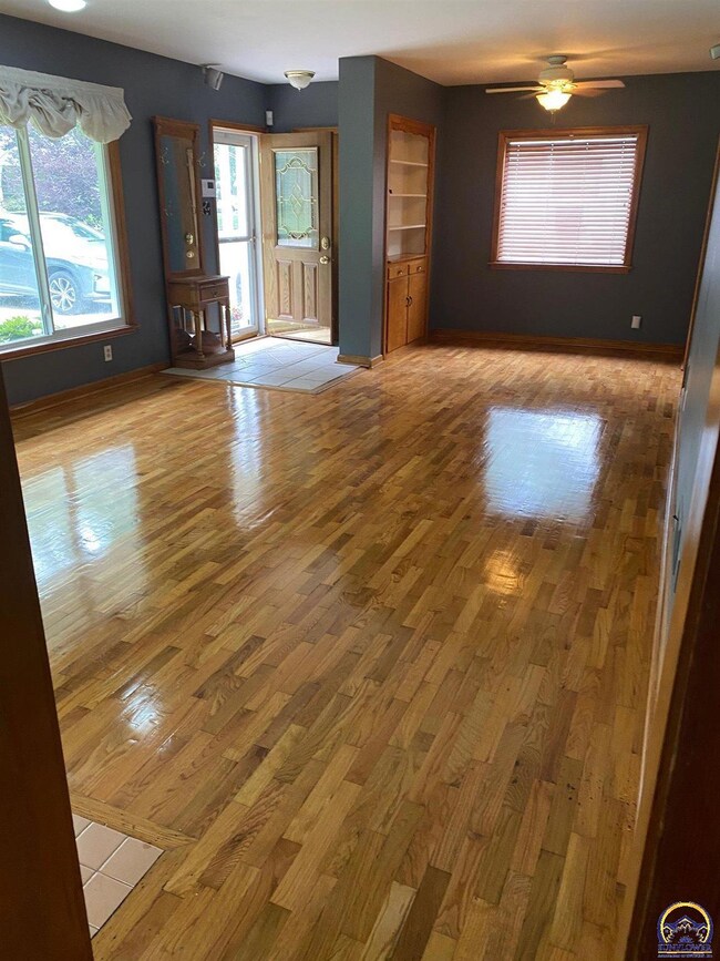 830 SW Cambridge Ave, Topeka, KS 66606 - photo 6