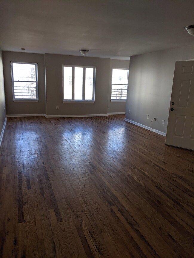 113 Oxford Ave unit 1, Jersey City, NJ 07304 - photo 4