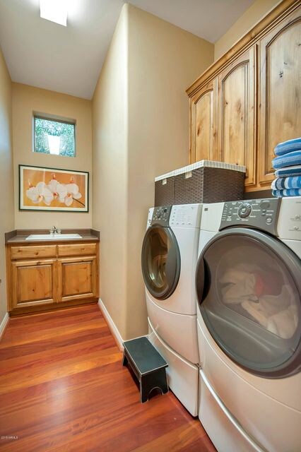 LAUNDRY WITH CABIENTS