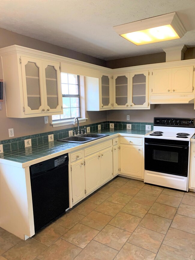 15 Giles Dr, Laurel, MS 39443 - photo 4