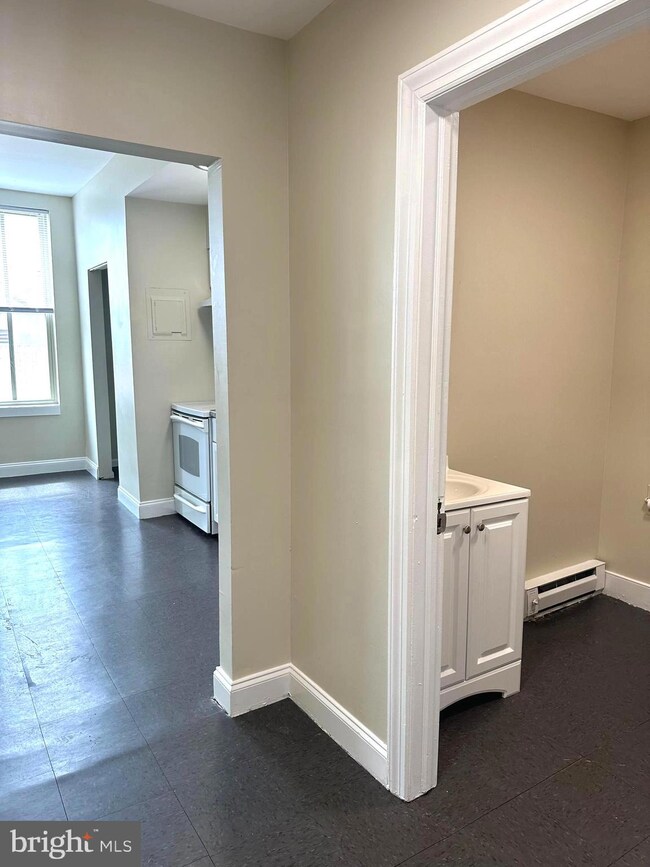 64 W Antietam St unit . 5, Hagerstown, MD 21740 - photo 4