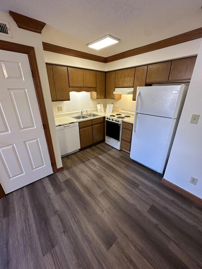 3502 Ivy Commons Dr unit 201, Raleigh, NC 27606 - photo 2