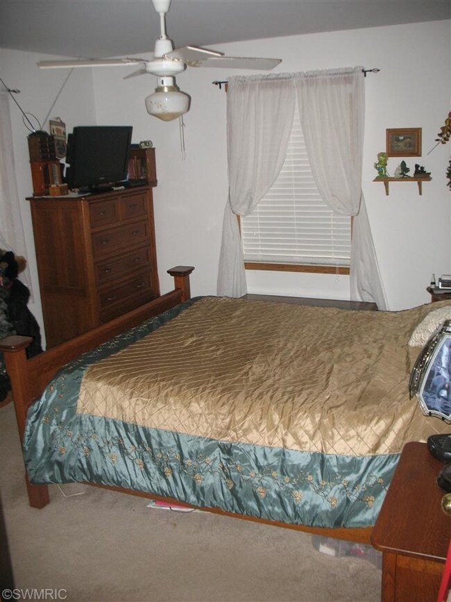 303 Anderson Dr, Wayland, MI 49348 - photo 3