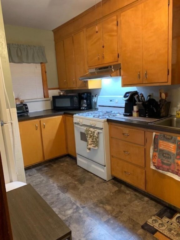 86 Stedman Ave, Pawtucket, RI 02860 - photo 3