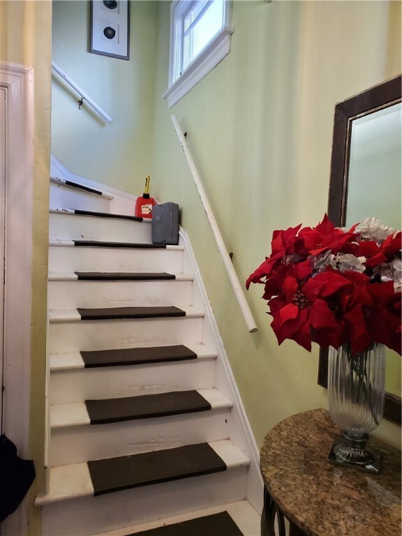 16 Balmoral Ave, Providence, RI 02908 - photo 2