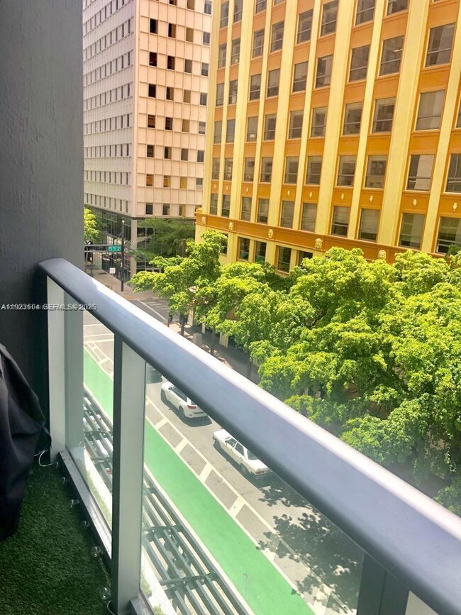 Centro unit 409, Miami, FL 33131 - photo 5