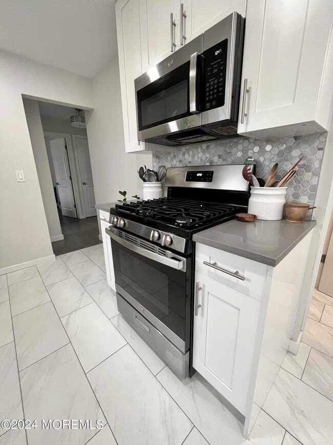 369 Beecroft Place, Oakhurst, NJ 07755 - photo 6