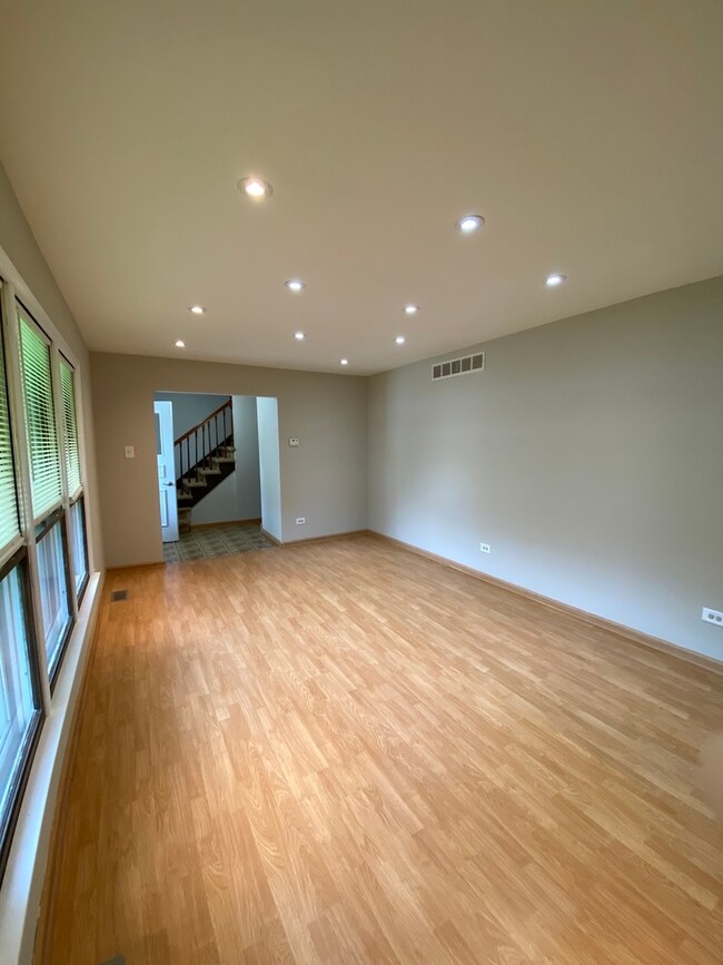 17553 Chestnut Ave, Country Club Hills, IL 60478 - photo 3