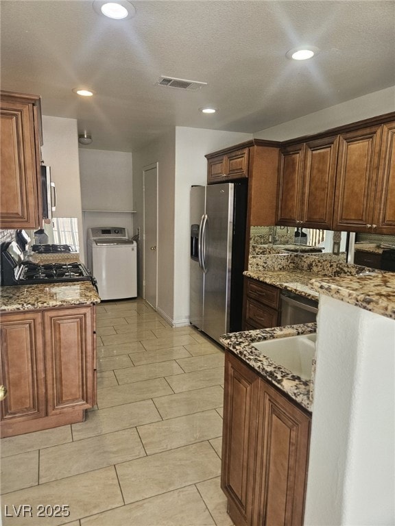 Kitchen with washer / clothes dryer, appliances wi