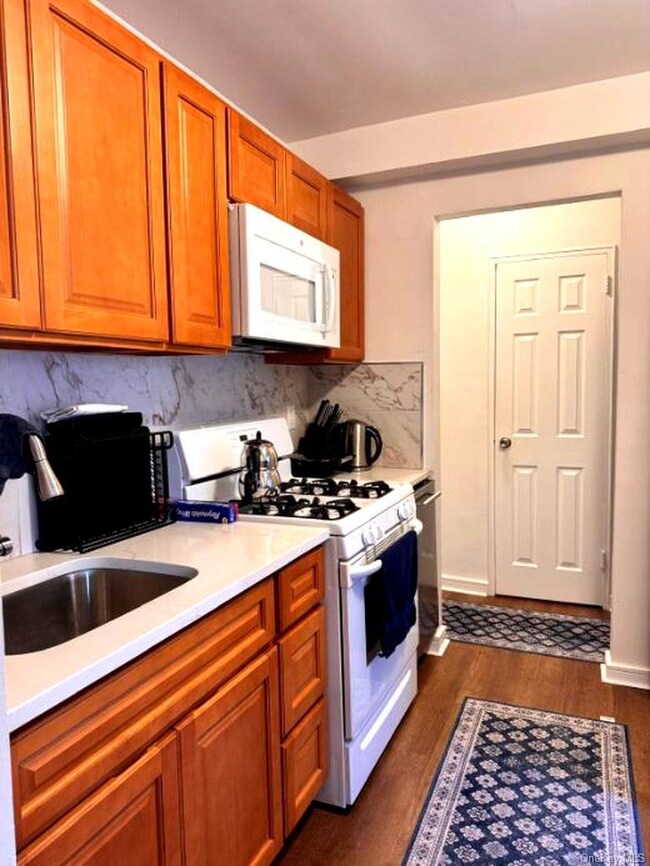 4320 van Cortlandt Park E unit 6E, Bronx, NY 10470 - photo 5