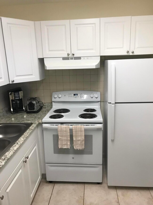 252 Camden K, West Palm Beach, FL 33417 - photo 5