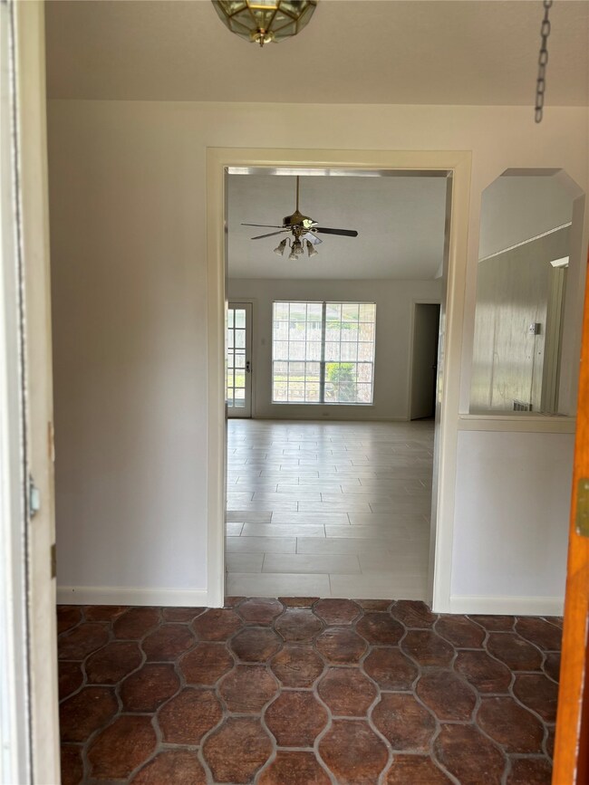 7047 Woodfern Dr, Houston, TX 77040 - photo 2