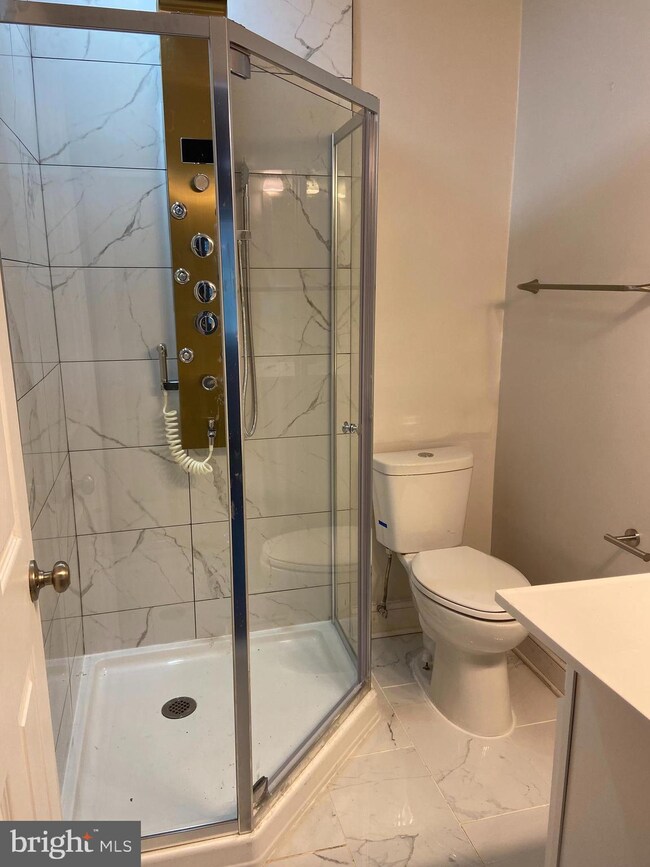 11112 Forest Edge Dr, Reston, VA 20190 - photo 3