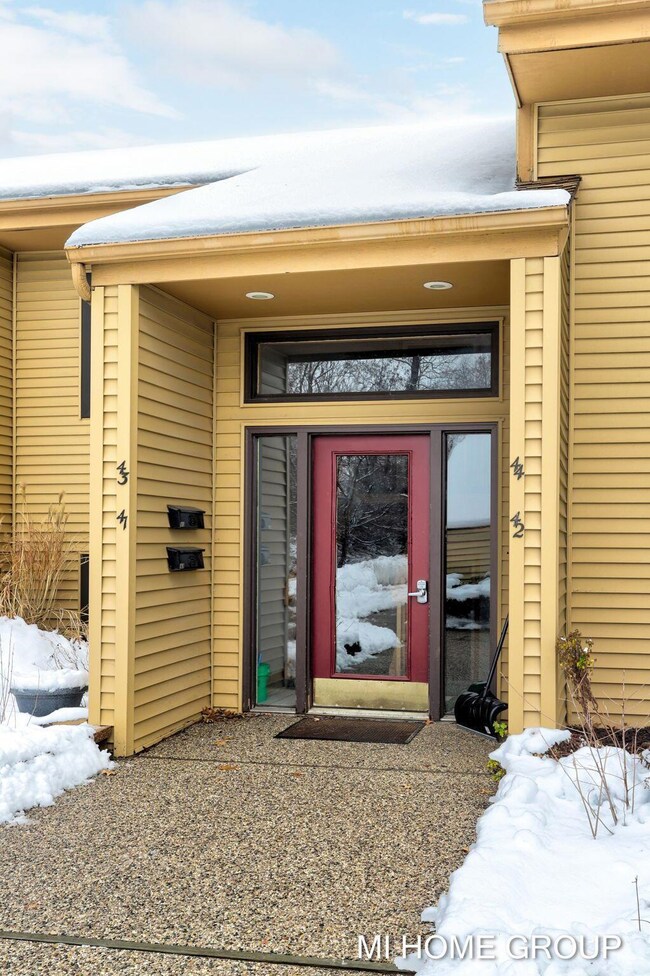 18-web-or-mls-300 Farington Blvd 43, Hol