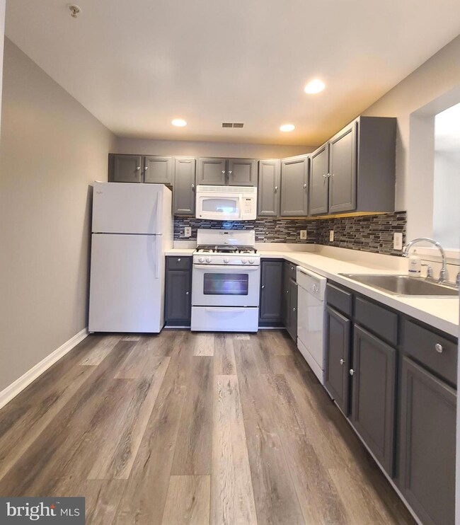 1037 Gardenview Loop unit 403, Woodbridge, VA 22191 - photo 6