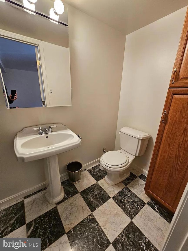 8105 Madrillon Springs Ln, Vienna, VA 22182 - photo 3