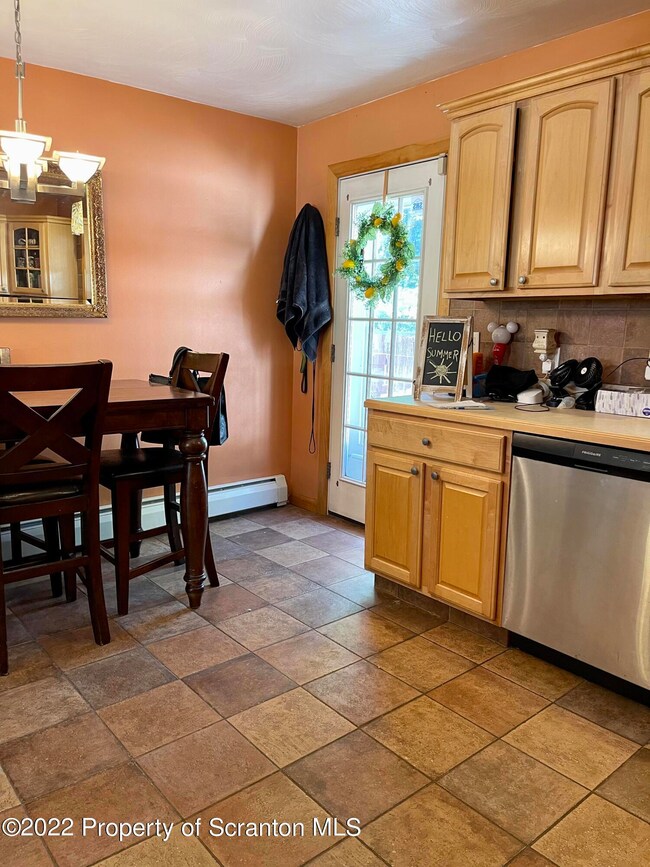 140 Taroli St, Old Forge, PA 18518 - photo 7