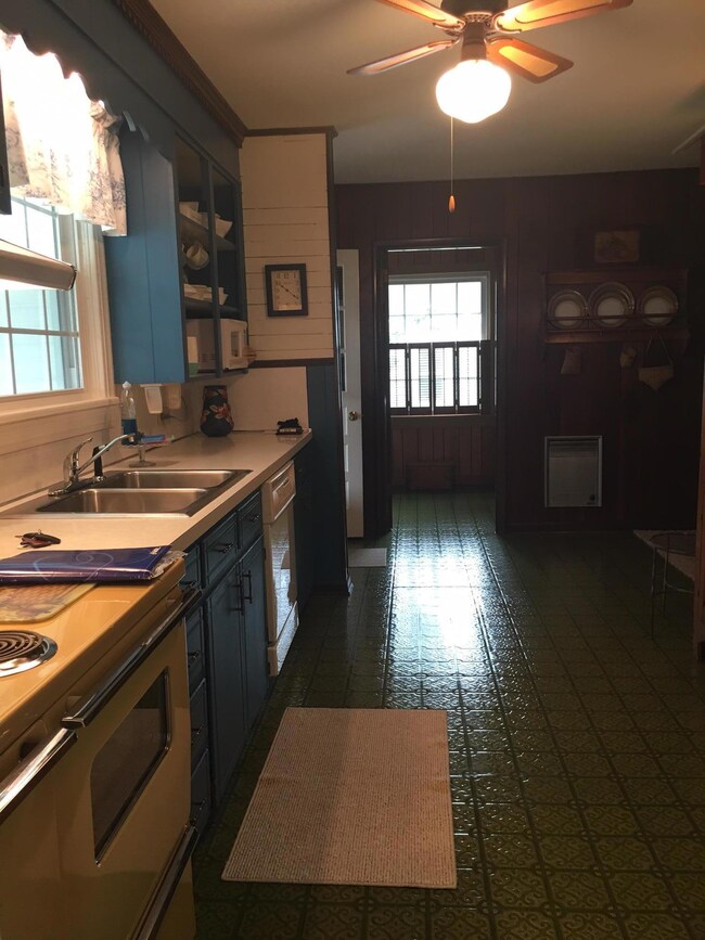 911 Adams Dr, Shelbyville, TN 37160 - photo 4