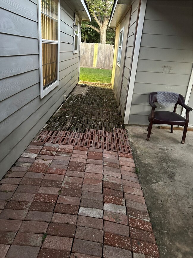 11106 Clark Rd, Houston, TX 77076 - photo 6