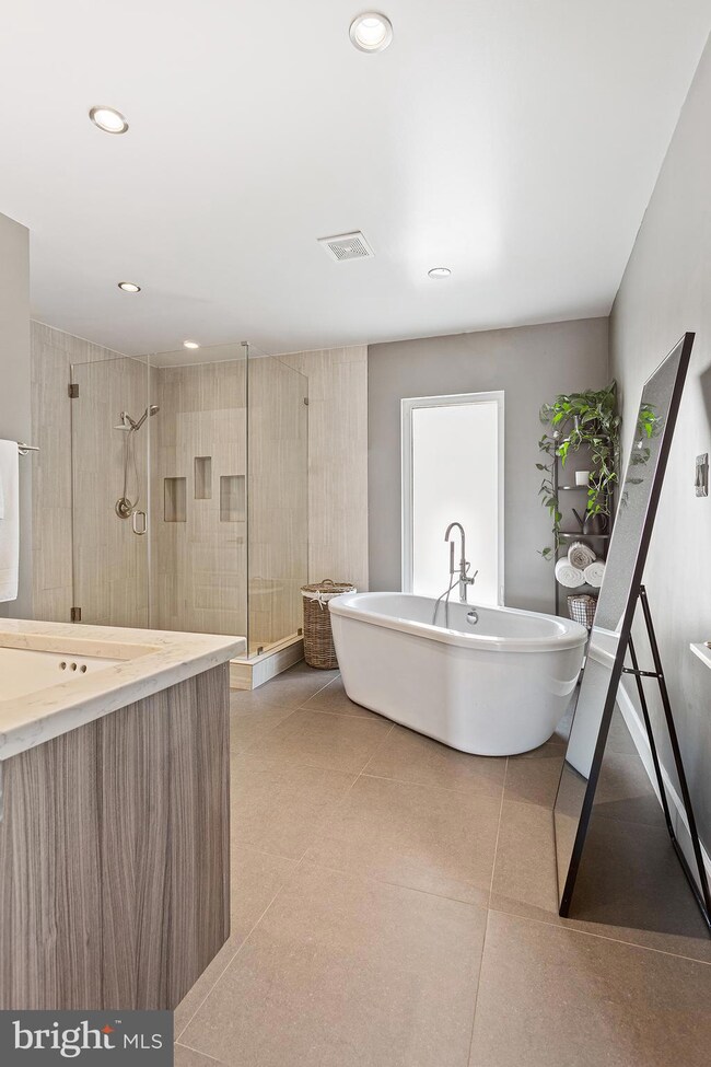 1624 E Clement St, Baltimore, MD 21230 - photo 5