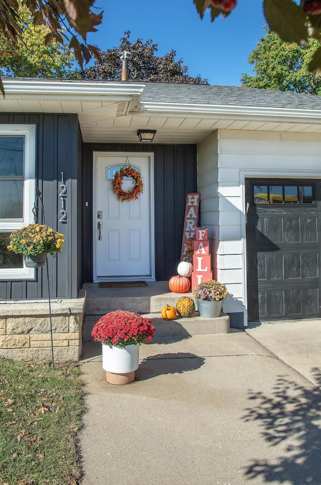 1212 4th St SW, Waverly, IA 50677 - photo 3