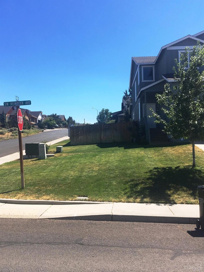 4110 SW Reindeer Ave, Redmond, OR 97756 - photo 6