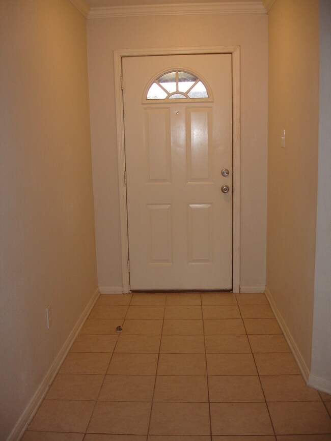 9482 Carmalee St, Houston, TX 77075 - photo 4