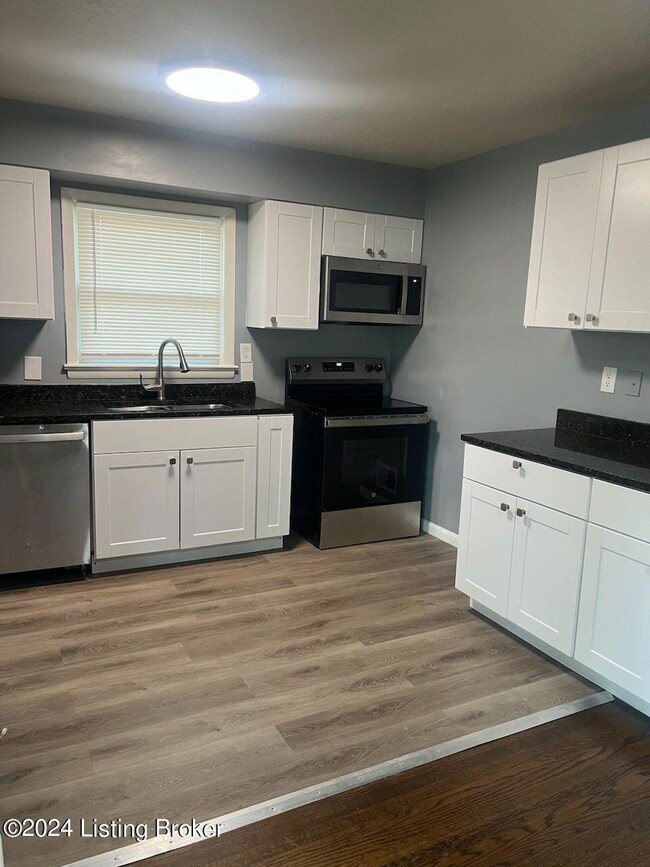 ROCKYMOUNTAIN KITCHEN 13
