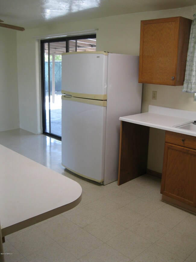 Kitchen with breakfast bar