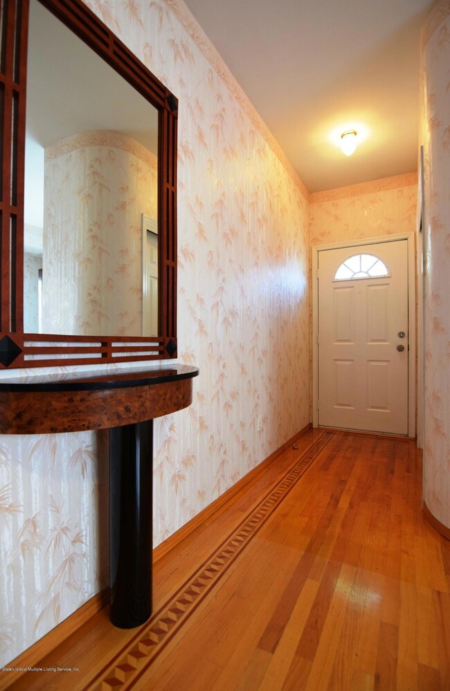 20 Meadow Ln, Staten Island, NY 10306 - photo 2